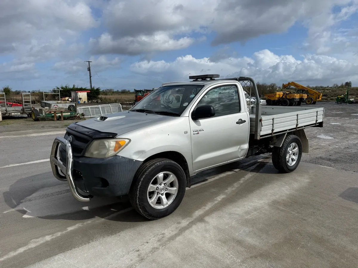 Toyota Hilux - Image 1