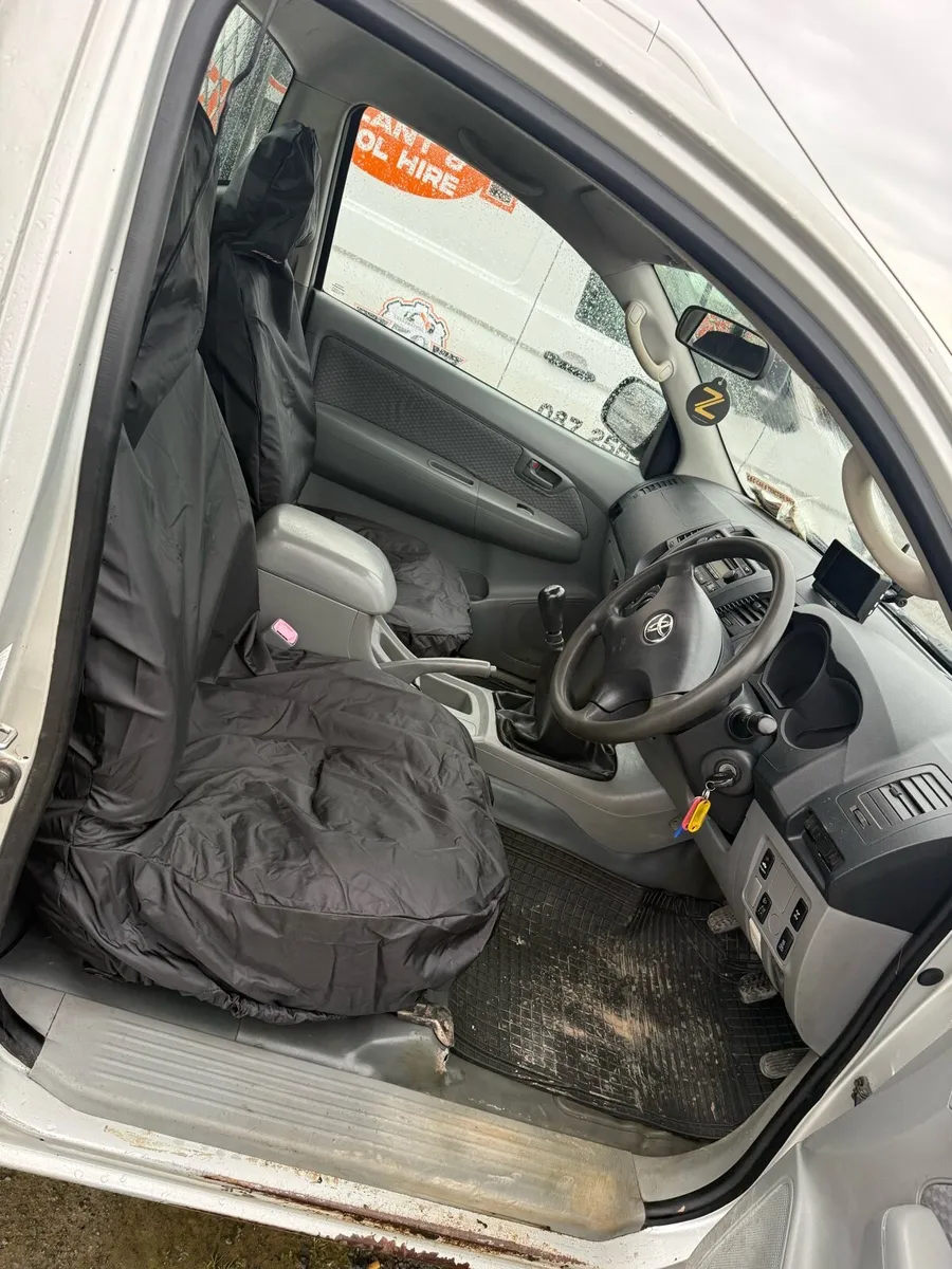 Toyota Hilux - Image 2
