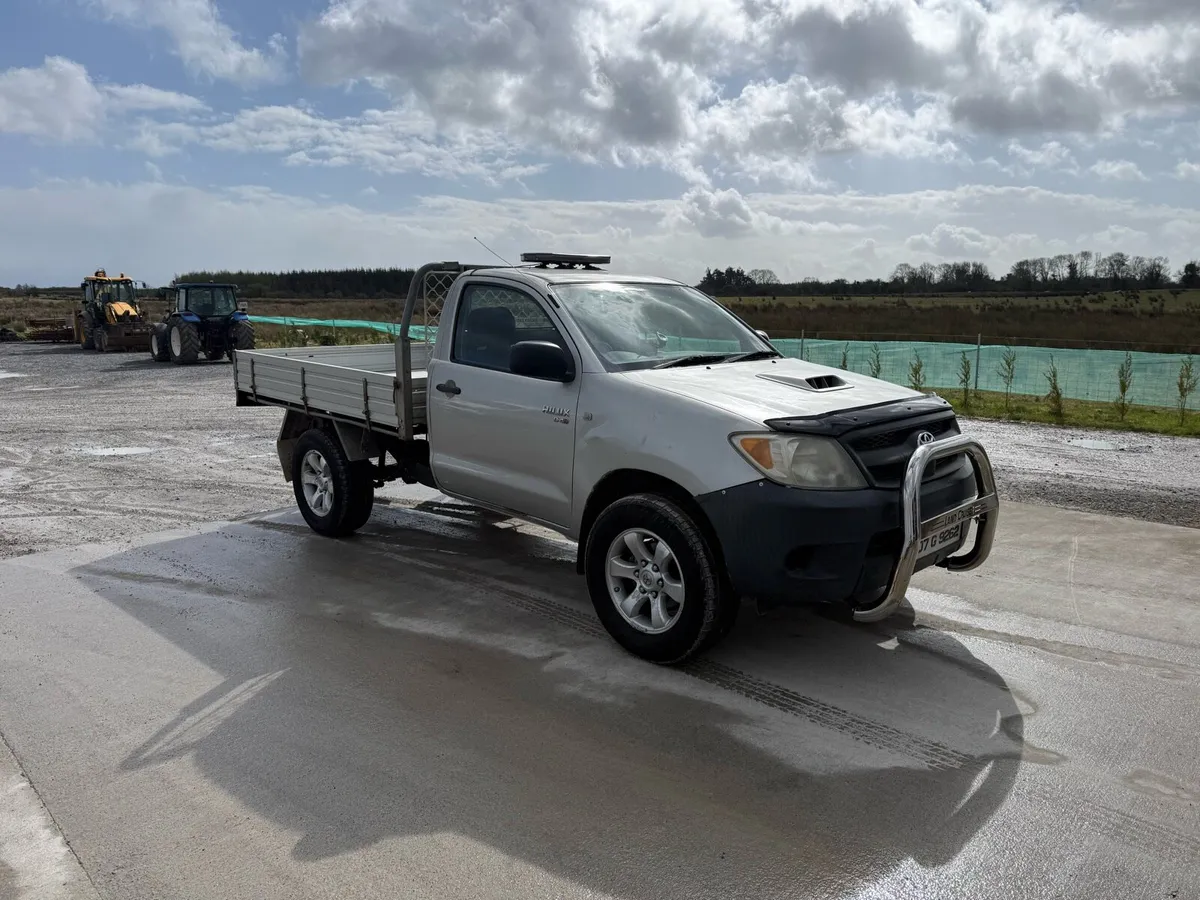 Toyota Hilux - Image 4