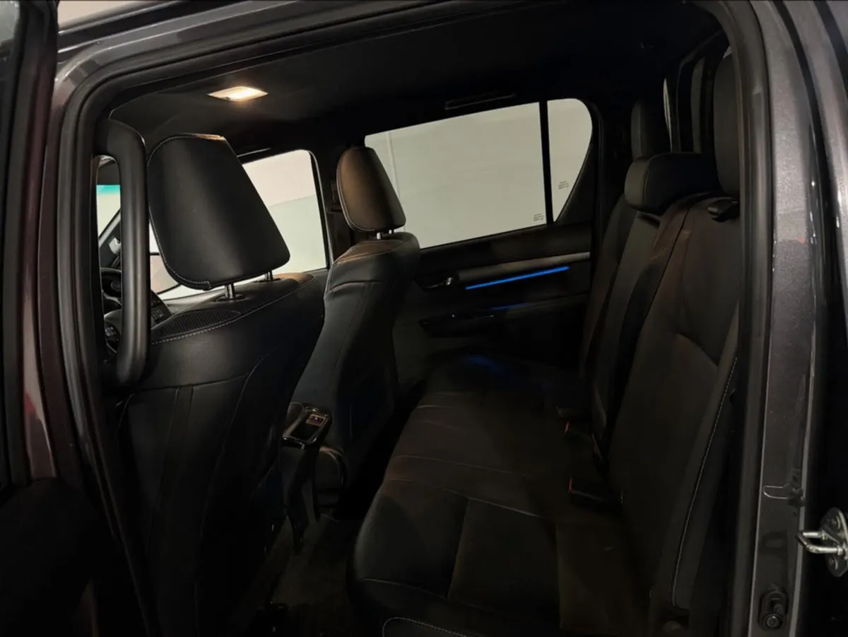 Toyota Hilux INVINCIB X D-4D 4WD INVINCIBLE DCB - Image 4