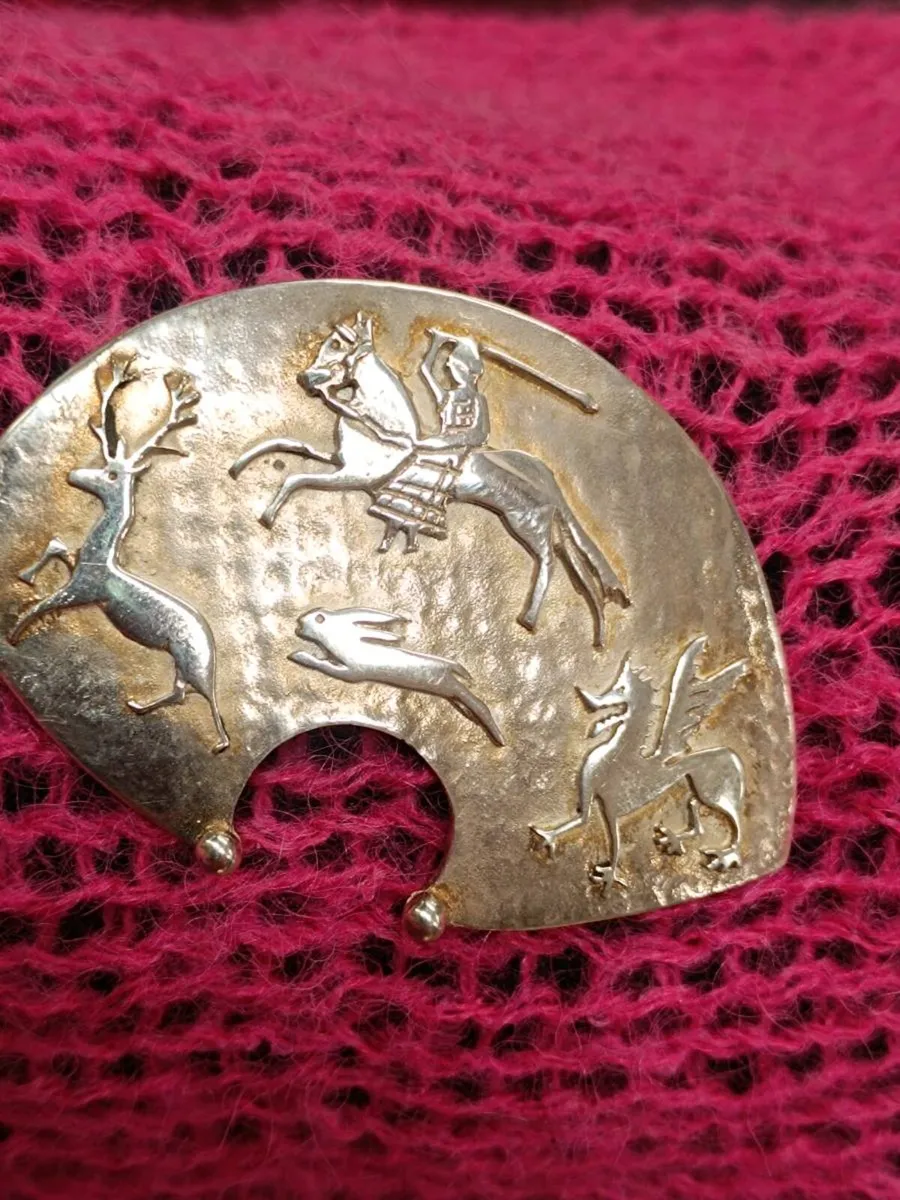 Silver Brooch by Sonja Ewen , Hunting Scene - Image 1