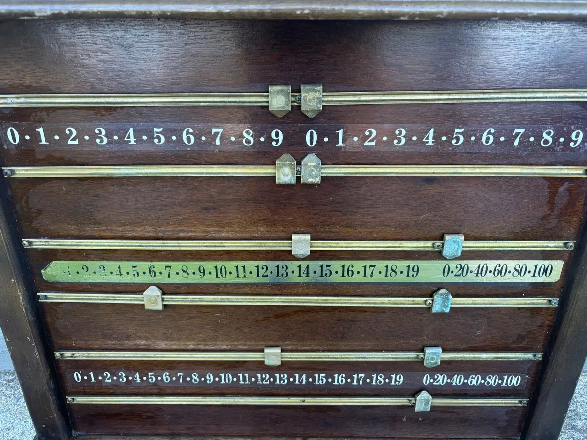 Vintage Snooker Scoreboard - Image 1