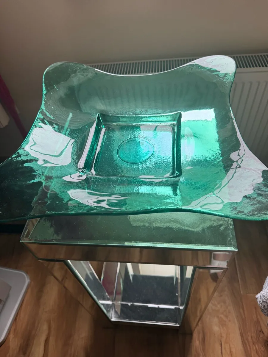 Large green bowl - Image 1