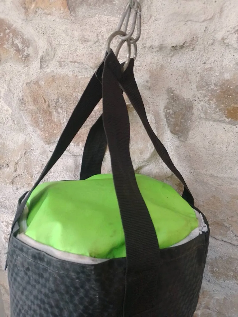 70lb 4 feet punch bag with gloves shin pads - Image 2