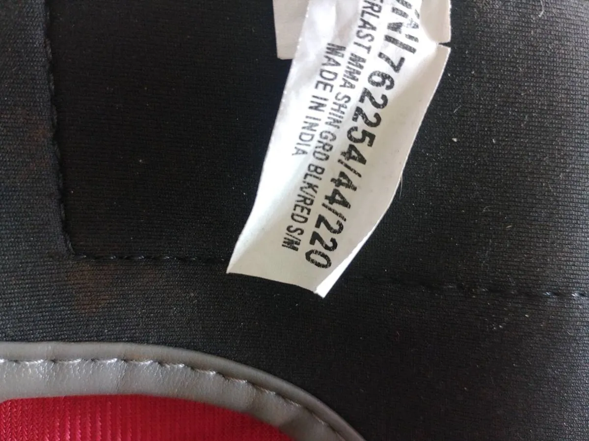 70lb 4 feet punch bag with gloves shin pads - Image 4