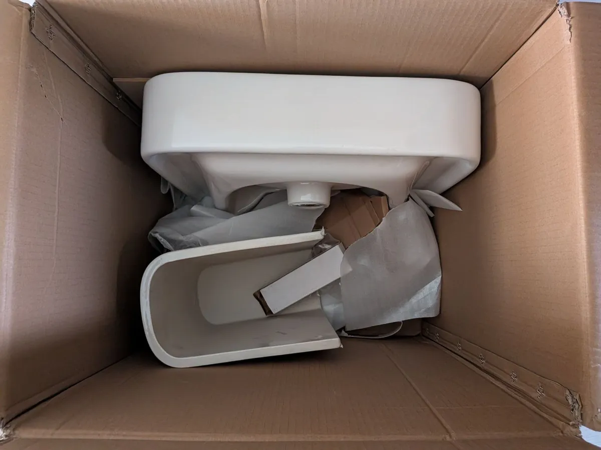 Bathroom sinks - Image 3