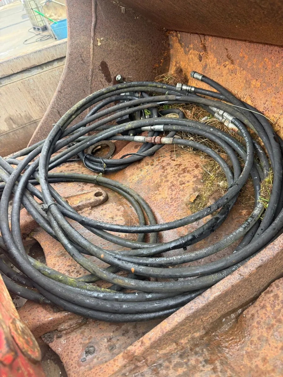 QSA 65MM PIN HYDRAULIC QUICK HITCH - Image 3