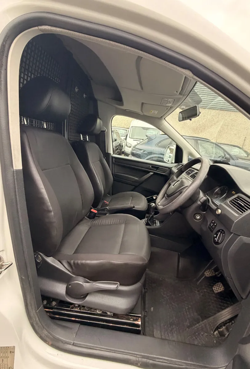 192 Volkswagen Caddy Maxi 2.0 - Image 4