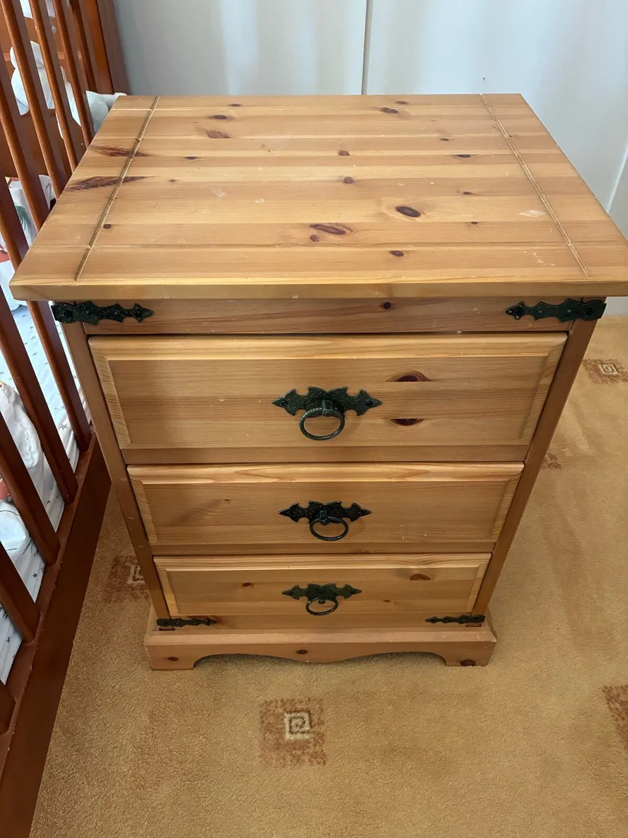Pine Wardrobe and two matching bedroom lockers - Image 2