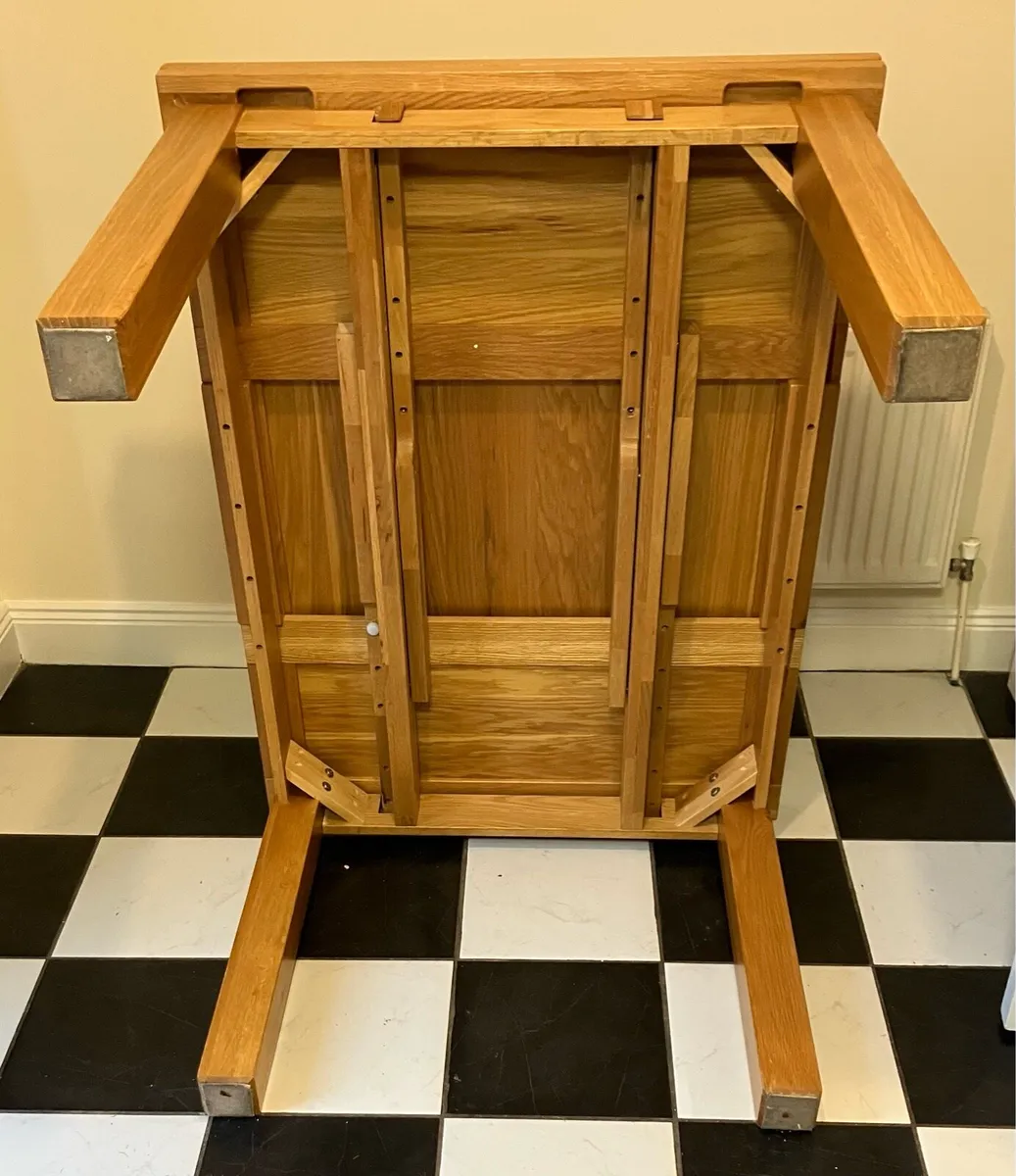 Table and chairs - Image 4