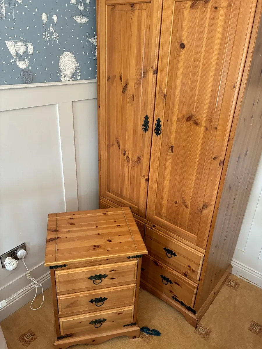 Pine Wardrobe and two matching bedroom lockers - Image 3