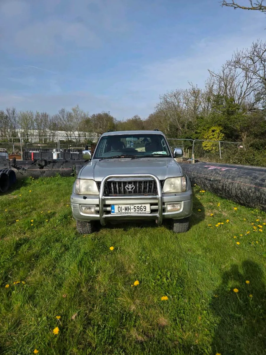 *FOR WRECKING* 2001 Toyota Landcruiser - Image 1