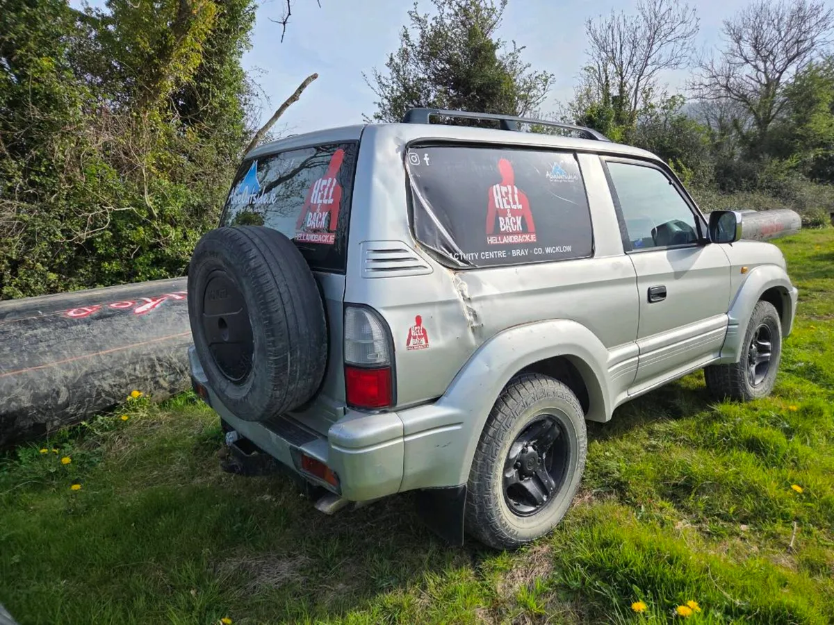 *FOR WRECKING* 2001 Toyota Landcruiser - Image 3