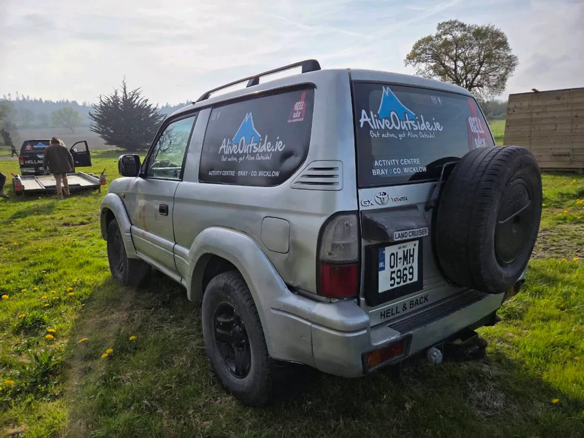 *FOR WRECKING* 2001 Toyota Landcruiser - Image 4