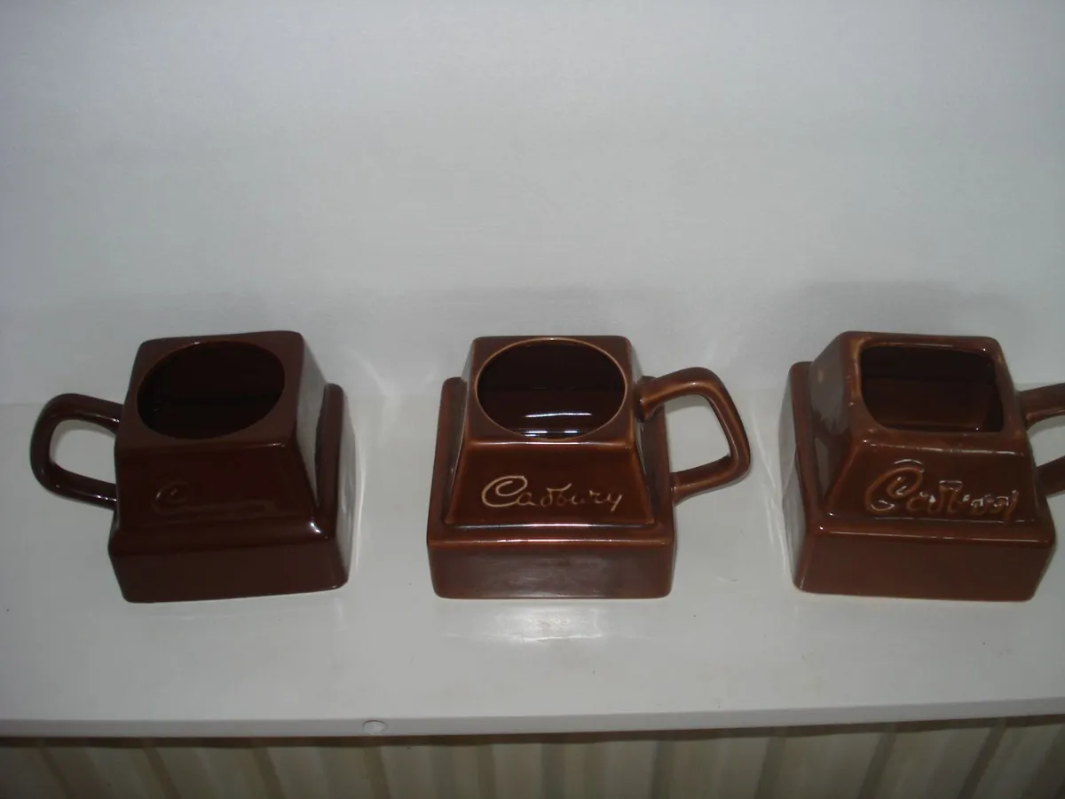 3 VINTAGE CADBURY CHUNK HOT DRINK MUGS.