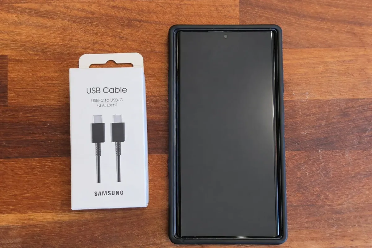 S22 Ultra with Defender Case and new charging cabl - Image 4