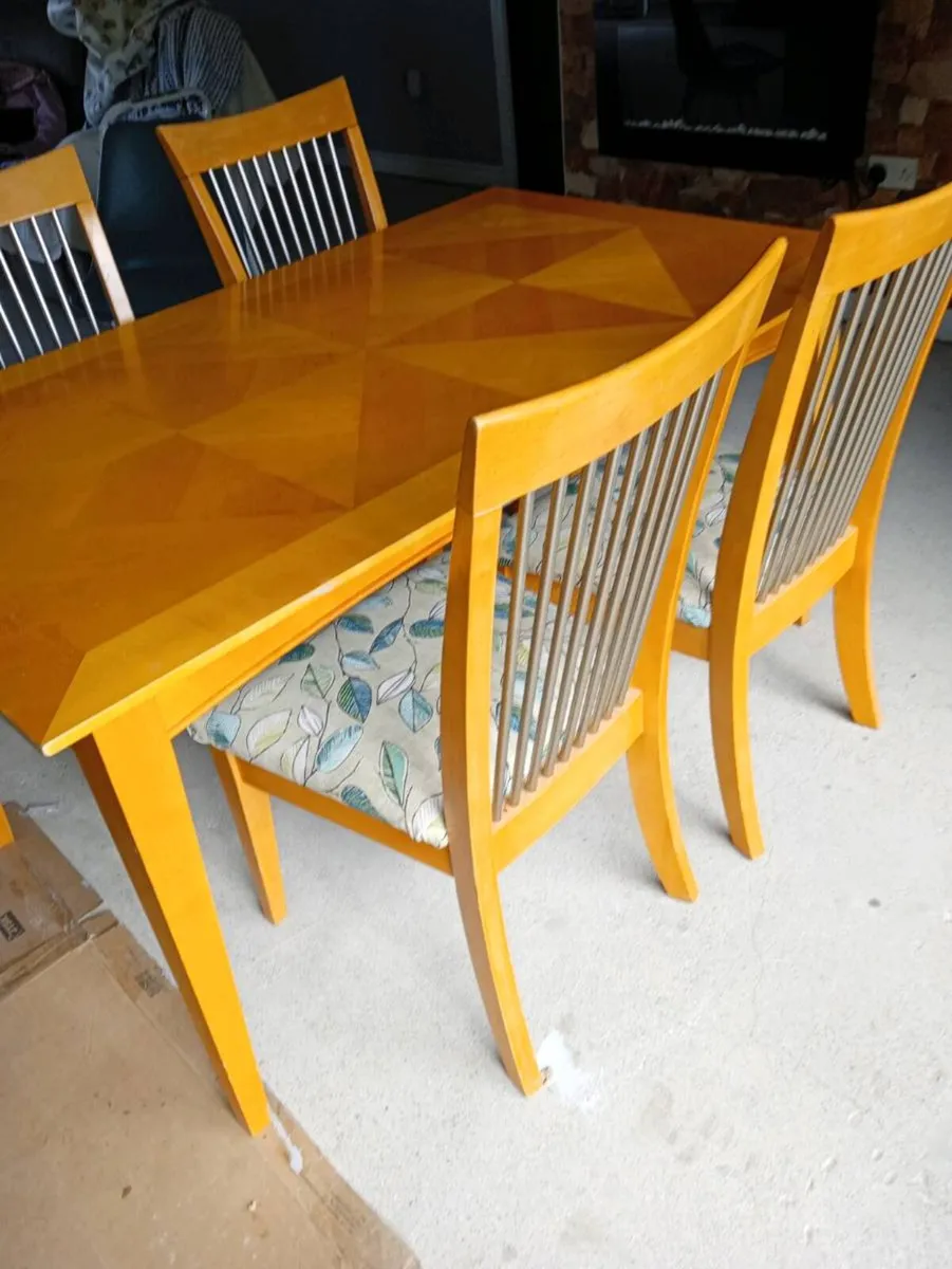 Modern Dining table and chairs - Image 2