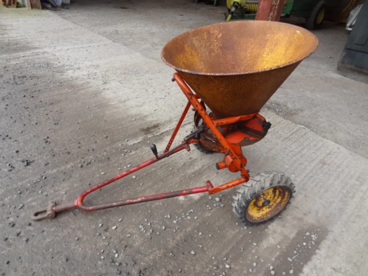 Bezzecchi Trailed Spreader - Image 1