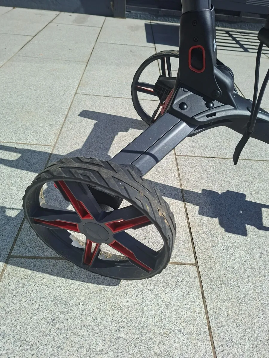 Motocaddy QB2 Push Trolley - Image 4