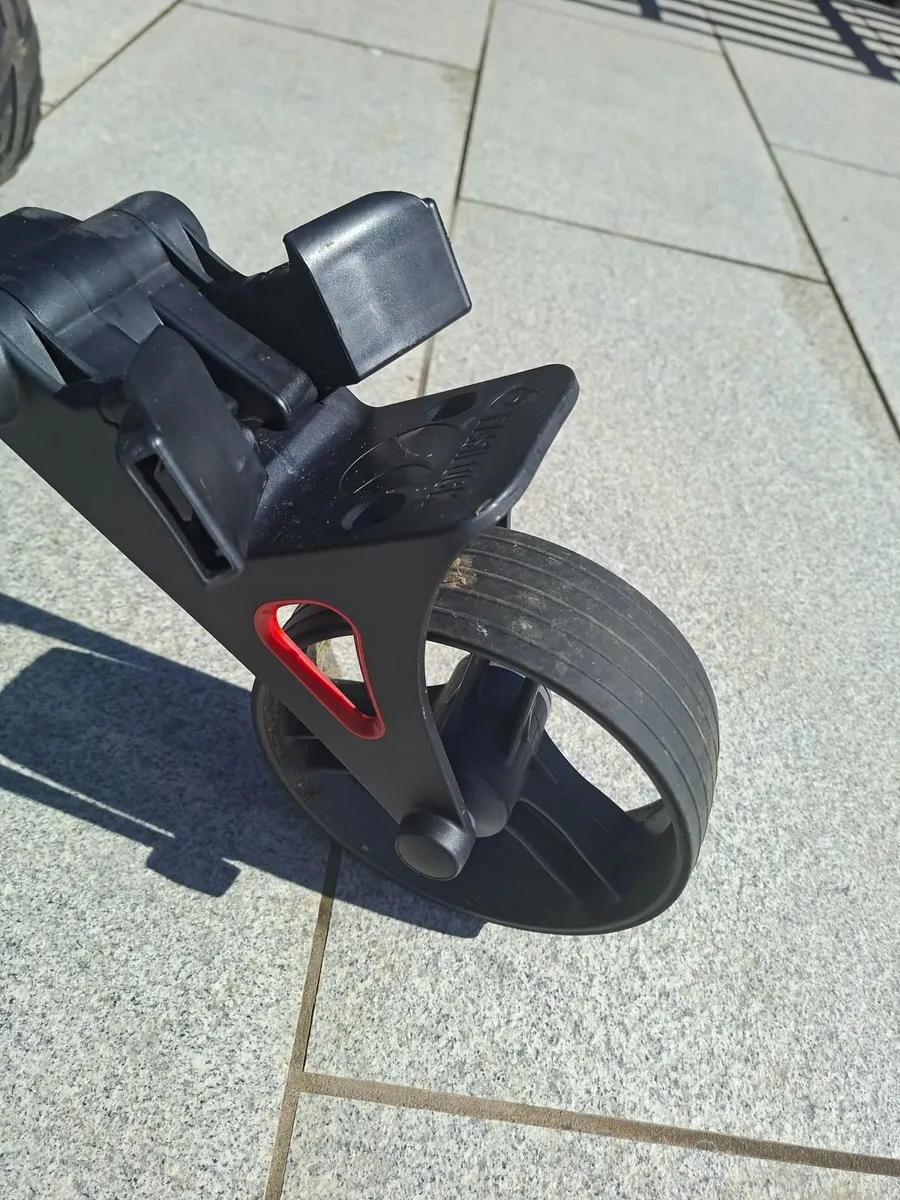 Motocaddy QB2 Push Trolley - Image 2
