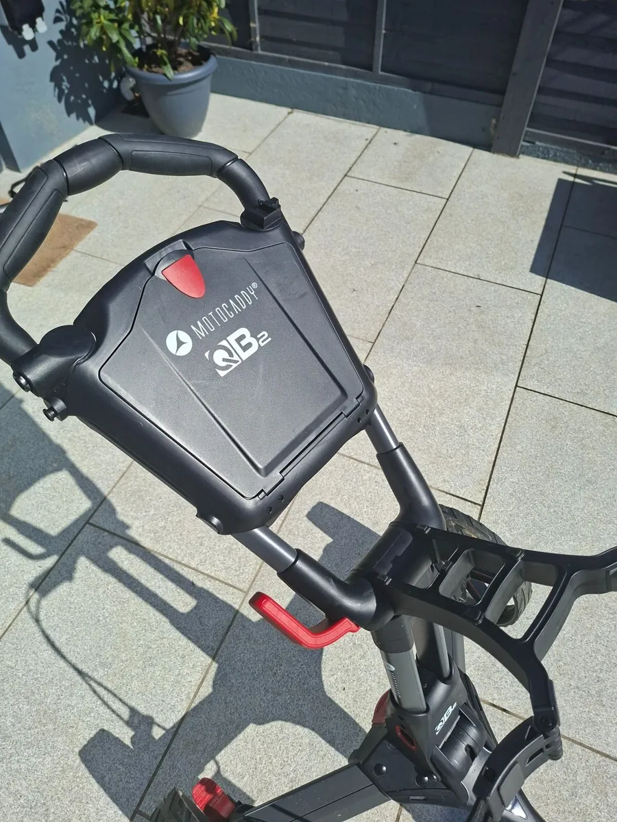Motocaddy QB2 Push Trolley - Image 3