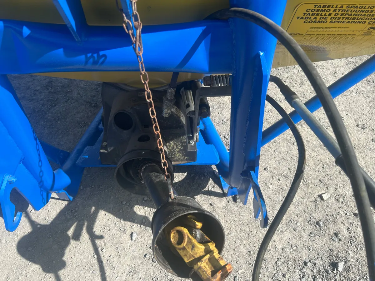 Fleming V800 Fertilser Spreader - Image 2