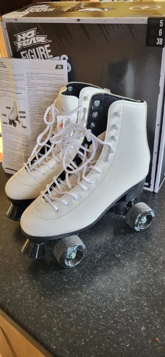 Roller skates - Image 1