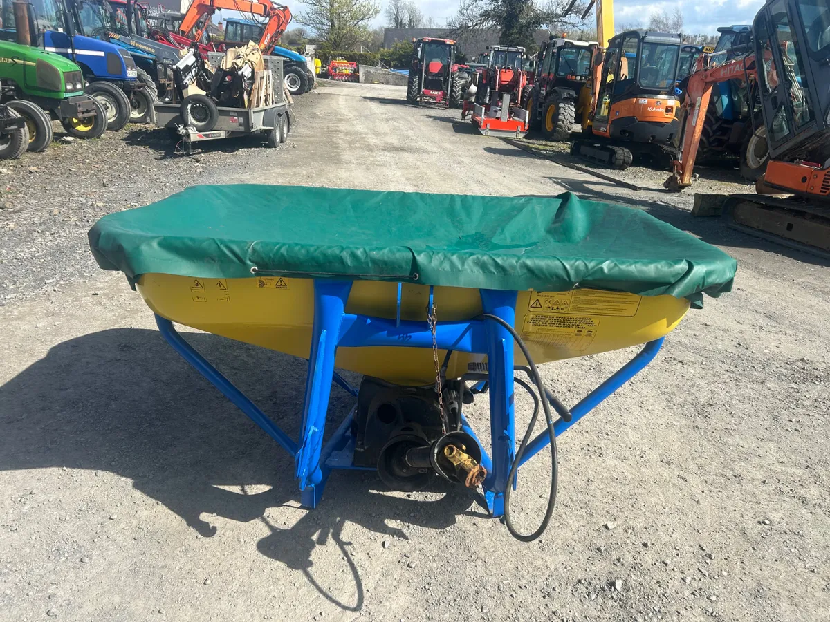 Fleming V800 Fertilser Spreader - Image 1