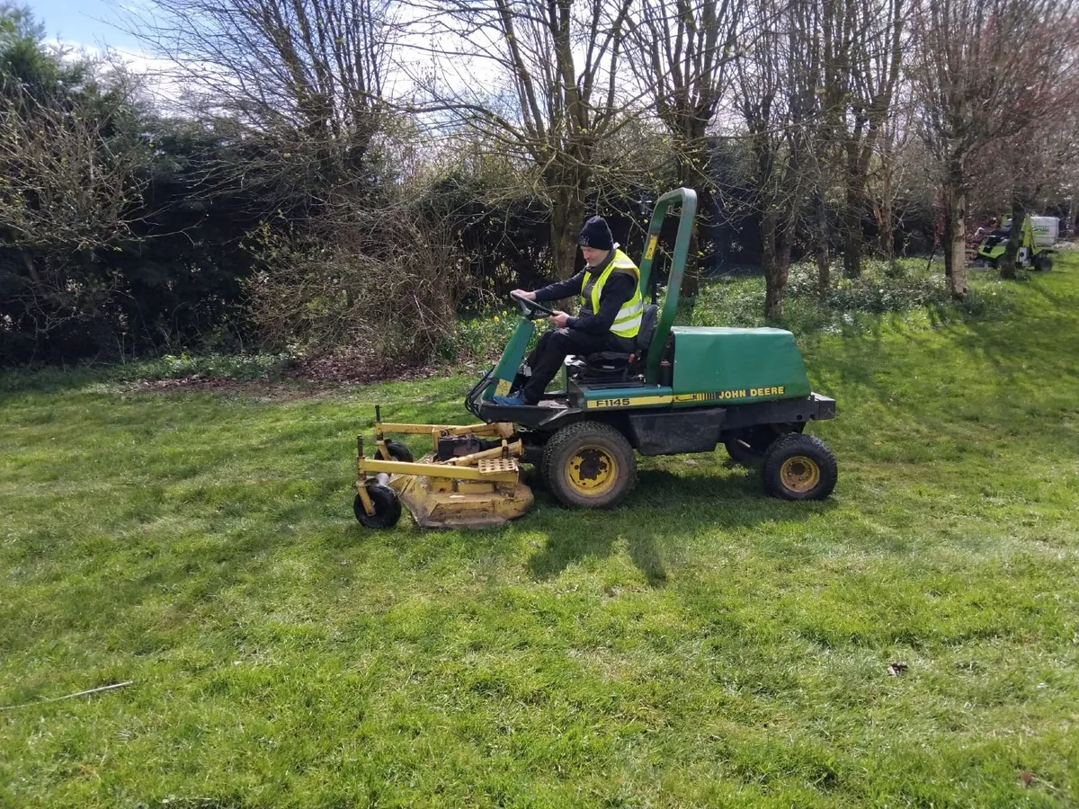 Powerwashing and Mowing contractor - Image 4