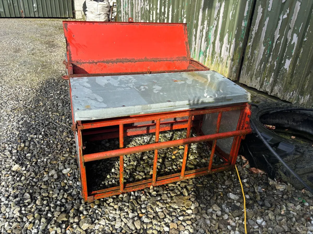 Sheep feeder - Image 4