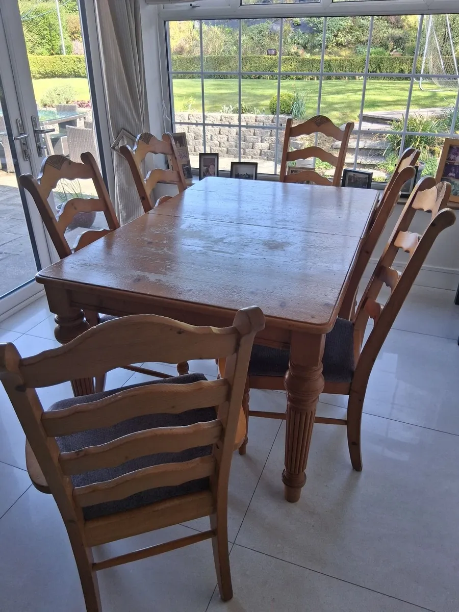 Kitchen Table and chairs - Image 1