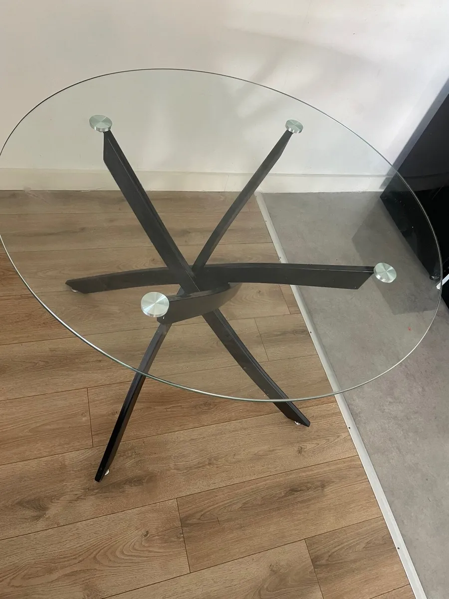 Kitchen table - Image 1