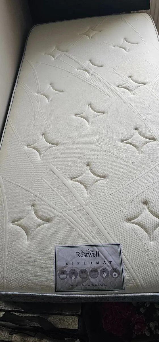 Single bed - Image 1