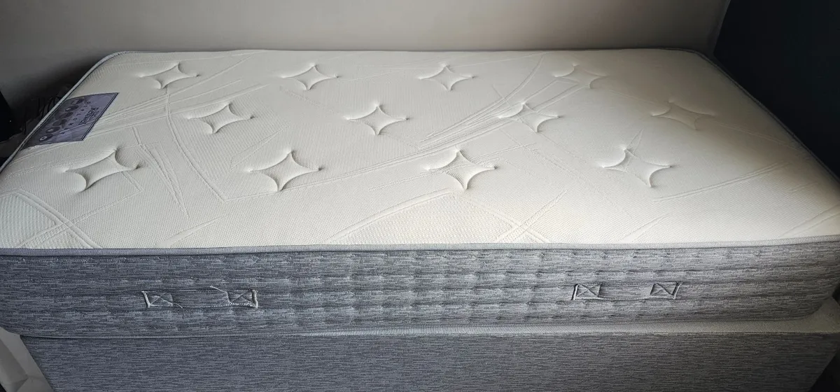 Single bed - Image 2