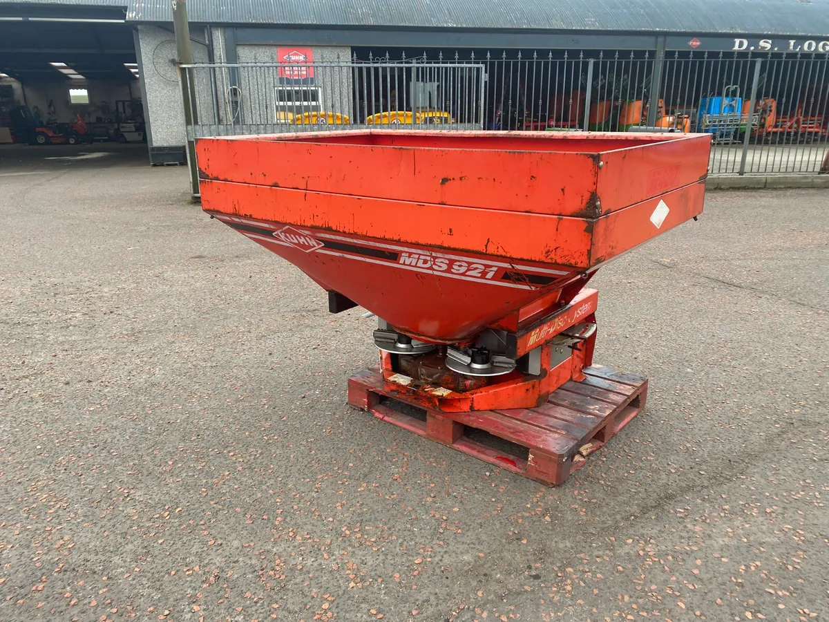 Kuhn MDS921 Fertiliser Spreader - Image 3