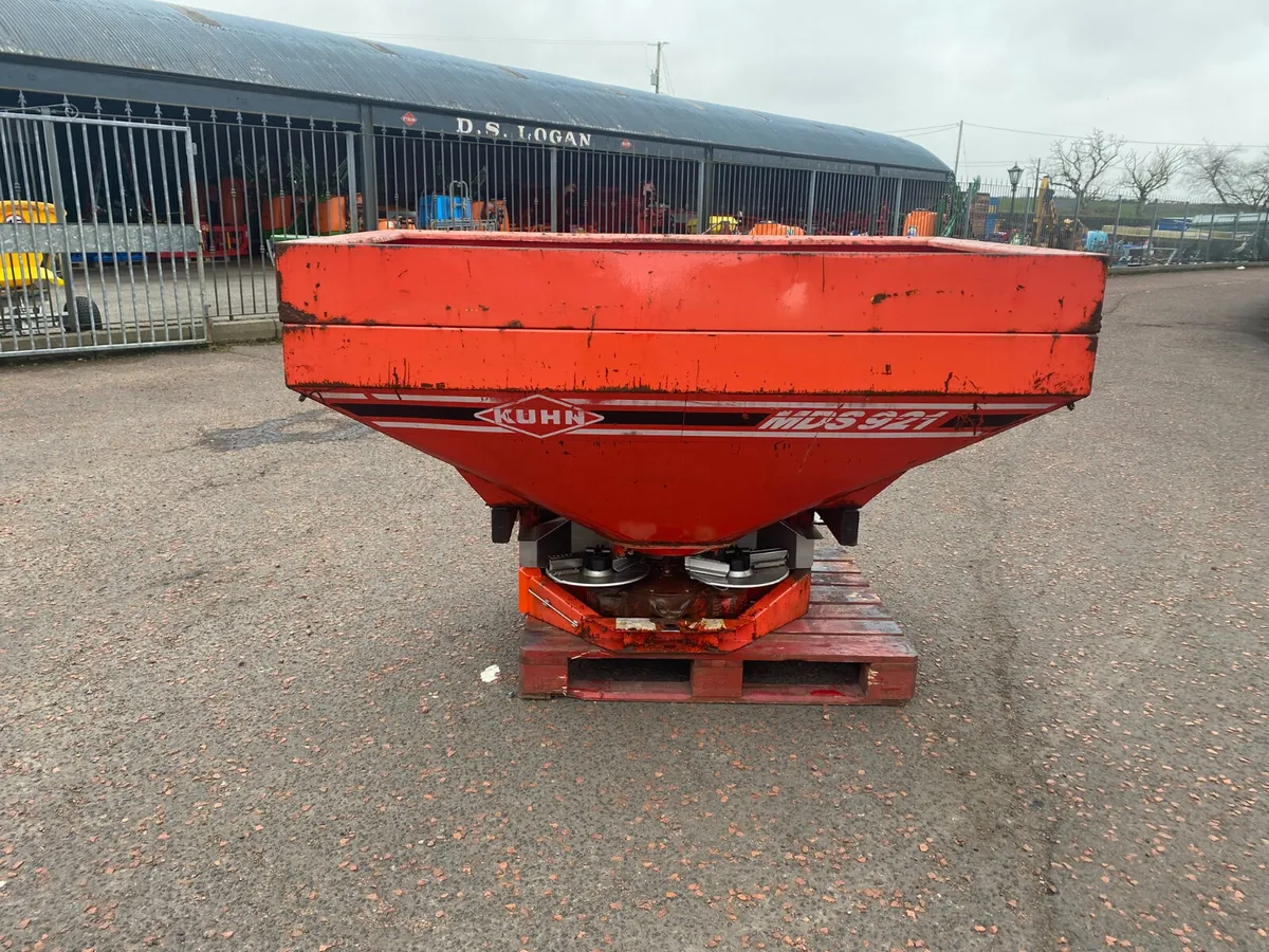 Kuhn MDS921 Fertiliser Spreader - Image 1