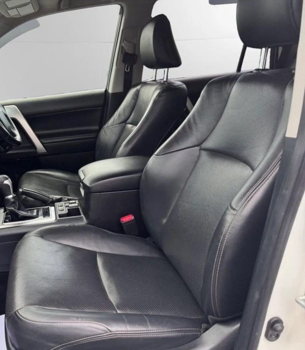 Toyota Landcruiser leather seats - Image 2