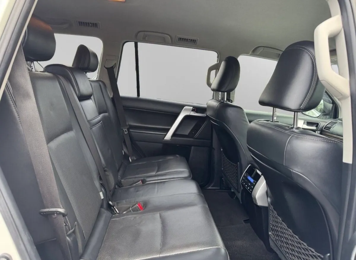 Toyota Landcruiser leather seats - Image 3