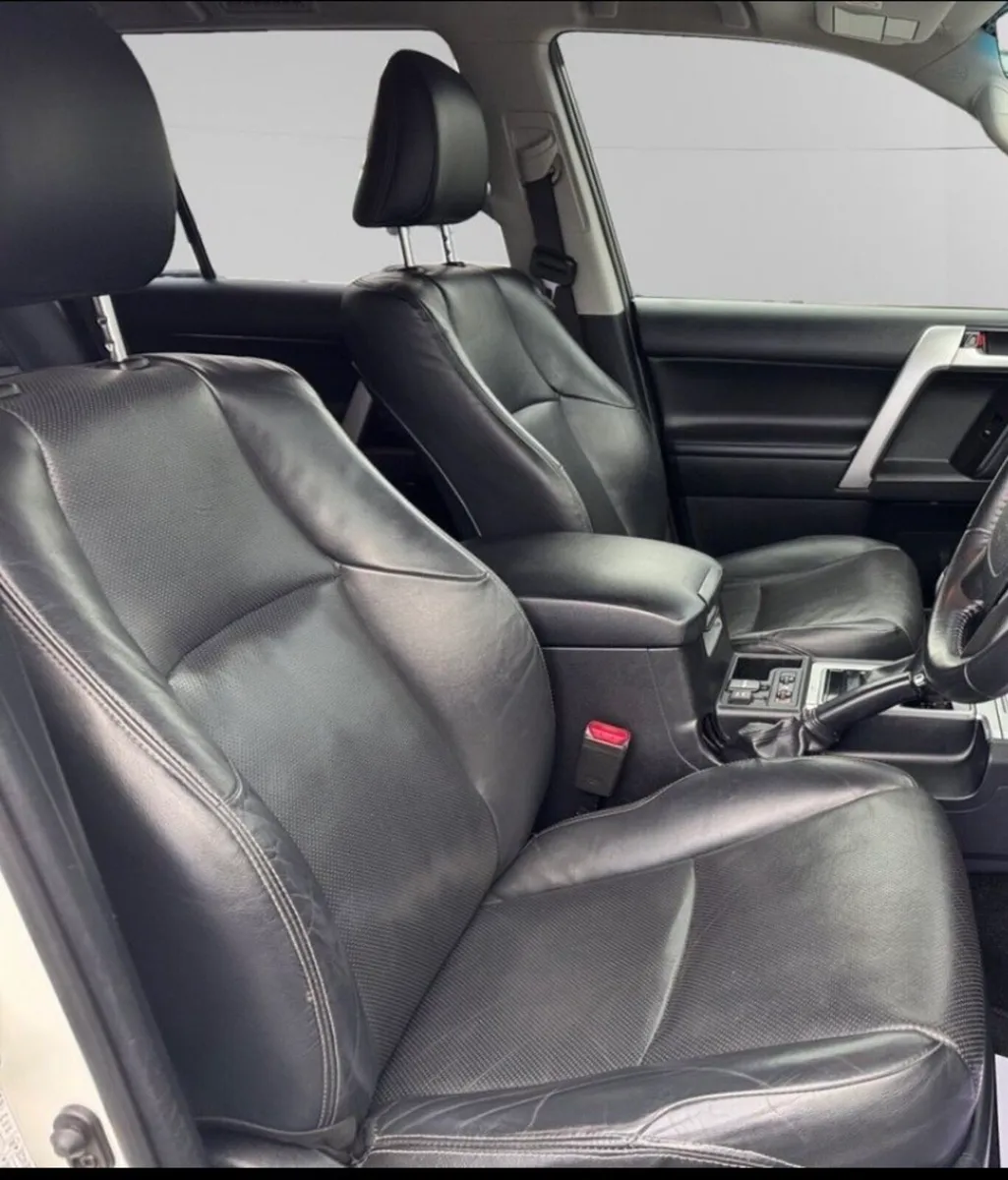 Toyota Landcruiser leather seats - Image 1