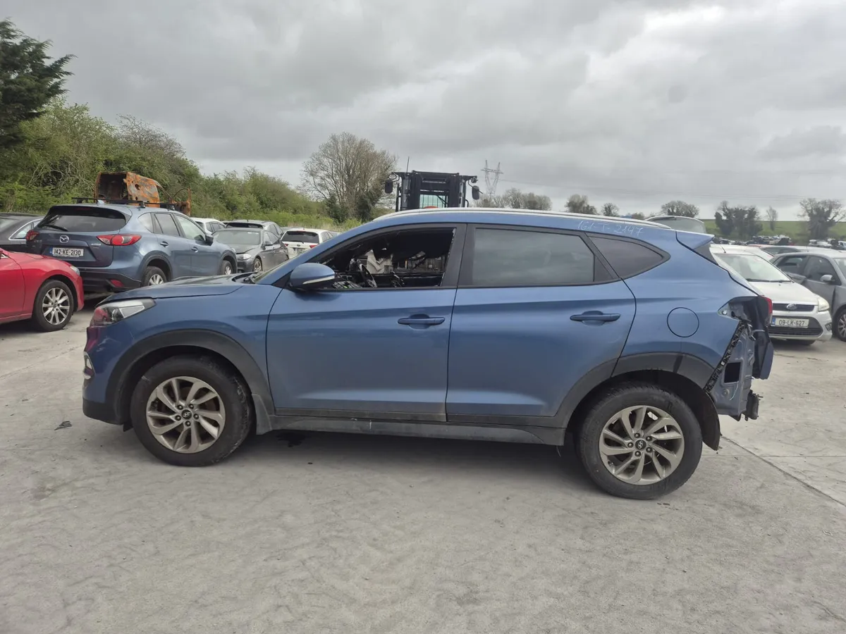 2017 Hyundai Tucson *For Parts* - Image 2