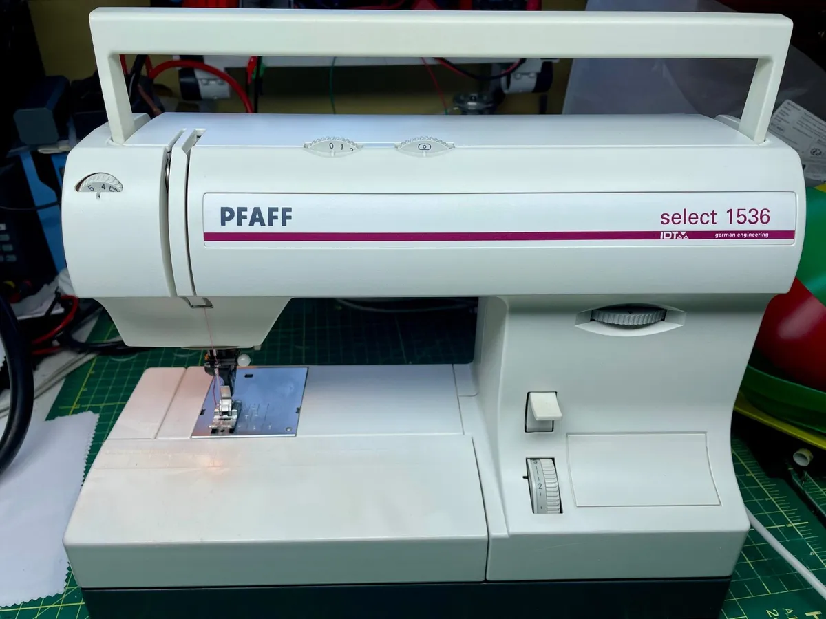 PFAFF Select 1536 Sewing Machine (with IDT) - Serv - Image 1