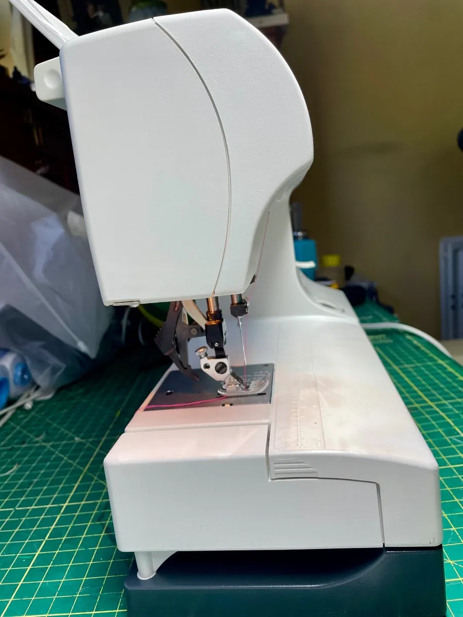 PFAFF Select 1536 Sewing Machine (with IDT) - Serv - Image 3