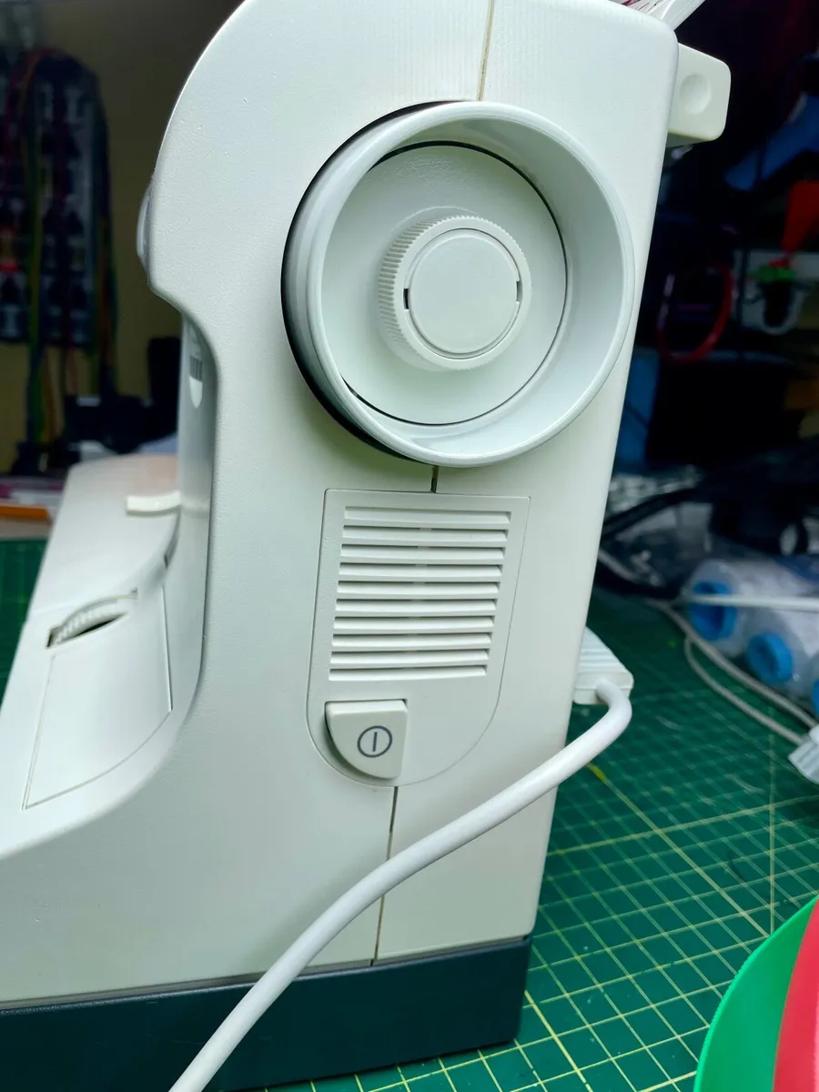 PFAFF Select 1536 Sewing Machine (with IDT) - Serv - Image 4