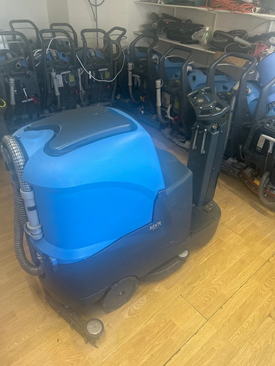 Drive on scrubber dryer - Image 1