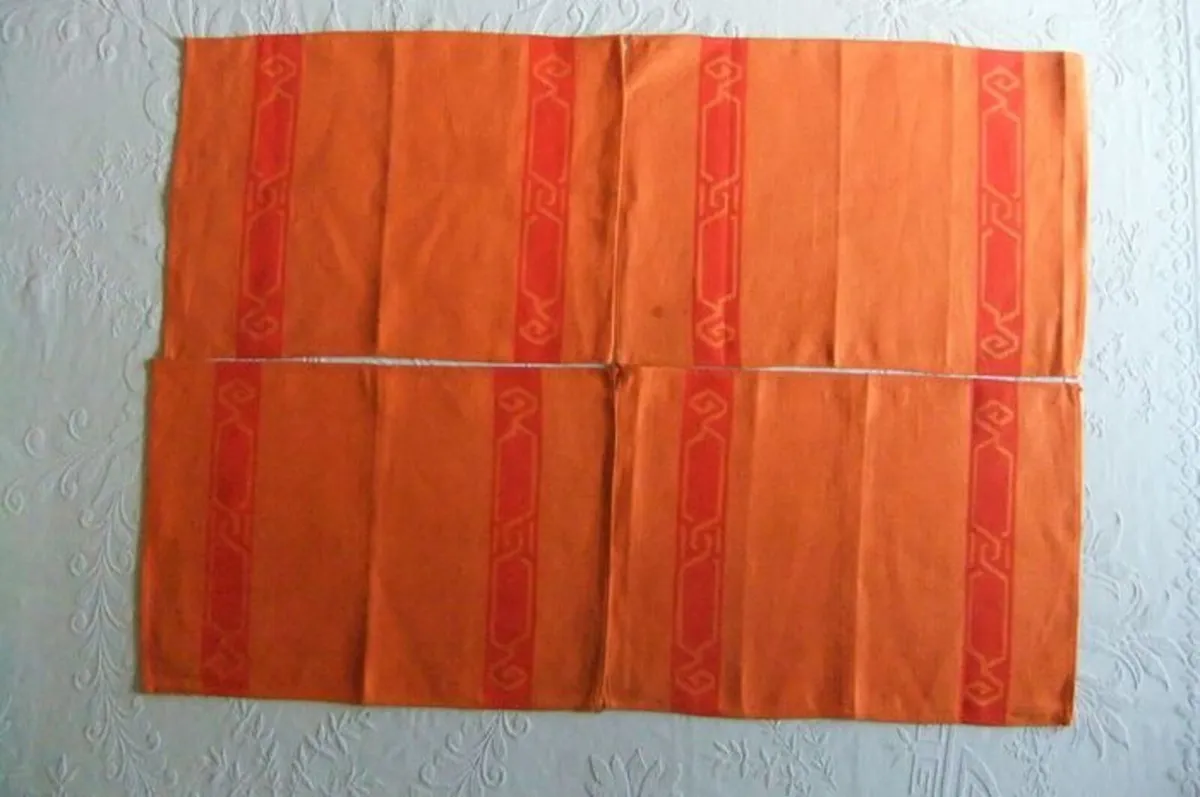 KDW Rare Lidded Big Cookie Pot & Linen Place Mats. - Image 3