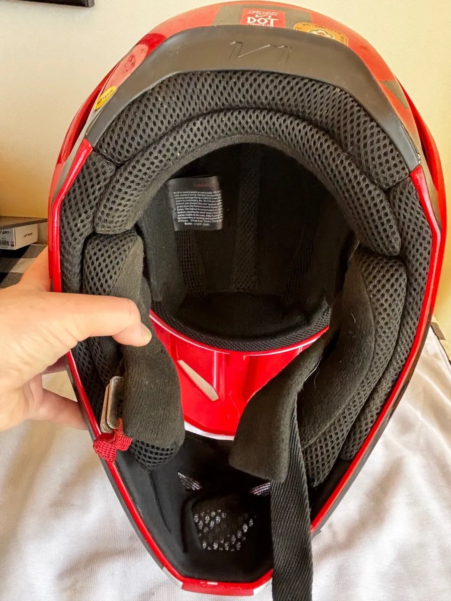 Fox V1 Motorcross Helmet - Image 2