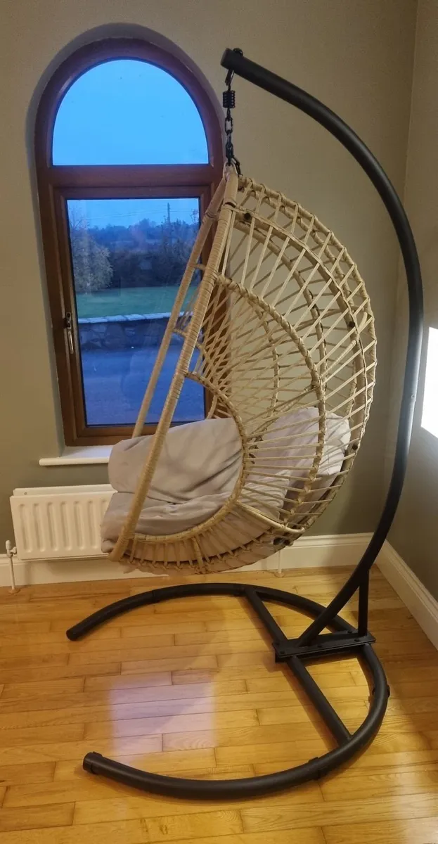 Swinging chair , sturdy, comfortable - Image 4