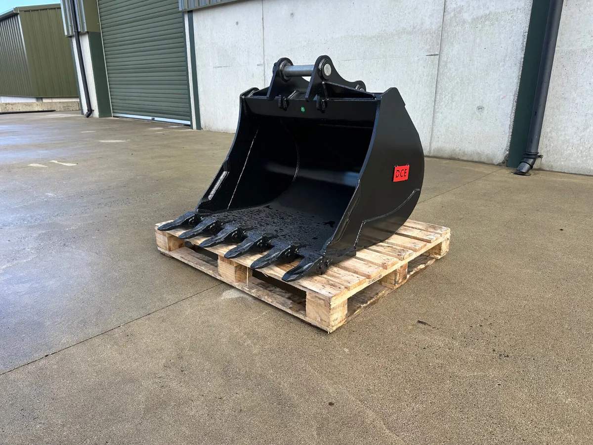 New DCE 8 Ton 36" Digging Bucket, 50mm Pins - Image 1
