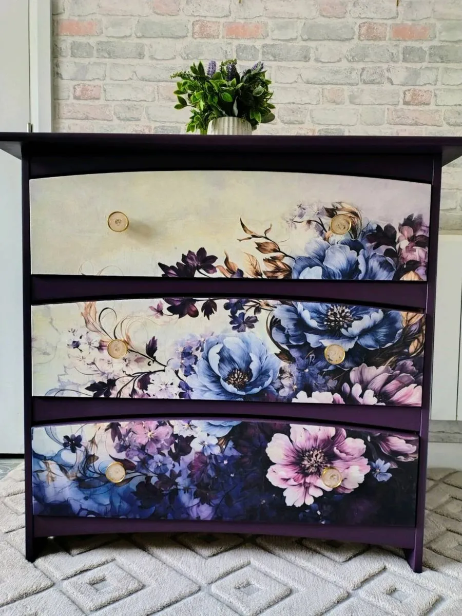 Chest of drawers and matching lockers - Image 1