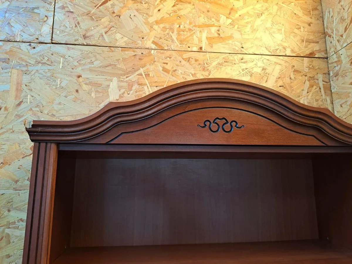 Free standing bookshelf - Image 2